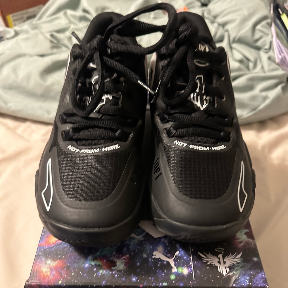 MB1 Lo Black Kids US size 4